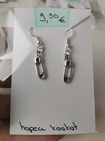 Korvikset Hakaneula, Willamagia