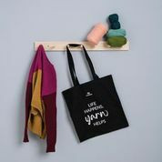 Life Happens Yarn Helps -kassi, Svarta Fåret