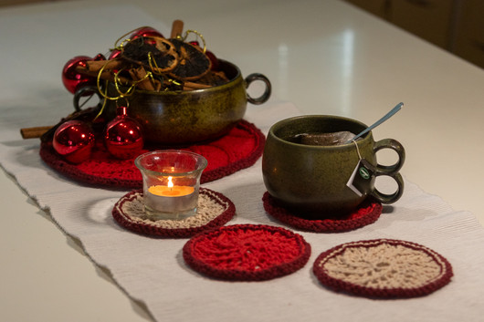 Neulotut lasinaluset