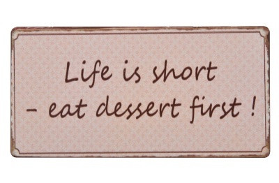 Life is short, eat dessert first-magneetti
