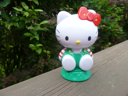 Hello Kitty, vihreä asu, kakunkoriste