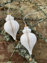 Kaunis roikkuva paperiornamenttikoriste puuhelmin, Chic Antique