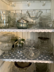 Ruotsissa valmistettu valkoinen, paperinen hyllynreunusnauha, 5m