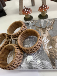 Laadukkaat rottinkiset lautasliinarenkaat, serviettipidikkeet