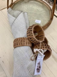 Laadukkaat rottinkiset lautasliinarenkaat, serviettipidikkeet