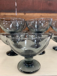 Iittala, Kerttu Nurminen, Verna jalallinen jälkiruokamalja, harmaa