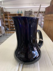 Riihimäen lasi, Sesi kaadin, Erkkitapio Siiroinen, musta lasikannu