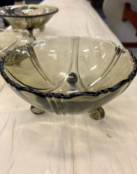 Karhulan lasi, ruskea, kolmijalkainen tarjoilukulho, kaksi kokoa,