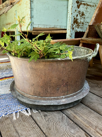 Suuri, vanha kuparikattila