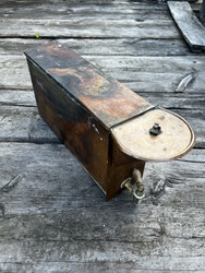 Vanha kuparinen vesisäiliö