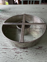 Käyttökuntoinen reikäleipämuotti peltiä