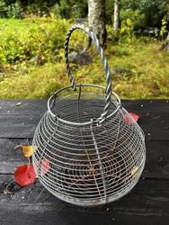 Vanha,metallilangasta punottu munakori, metallikori