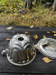 Vanha, metallinen hyytelövuoka