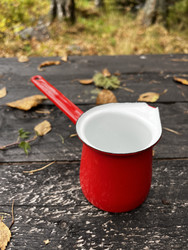 Punainen, emalinen pieni kastikekaadin, voisulakasari, hyvä kunto