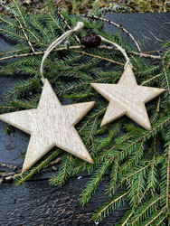 Puinen tähti juuttinarussa, kaksi kokoa 15 cm ja 20 cm