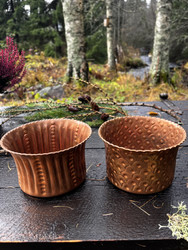 Vanha kuparinen suojaruukku, kaksi erilaista