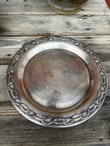 Kaunis, kotimainen alpakkalautanen, Kultakeskuksen tarjoilulautanen alpakkaa