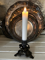 Vanha messinkinen kynttilänjalka