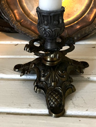 Vanha messinkinen kynttilänjalka