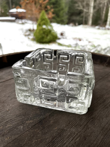 Riihimäen lasi, Taalari tuhka-astia, tuhkakuppi, Tamara Aladin