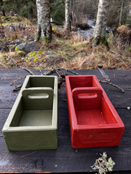 Puinen, kädensijallinen lokerikko, punainen tai vihreä