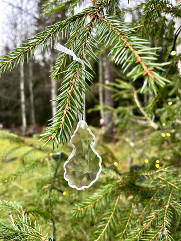 Lasikoriste, lasiprisma organzanauhassa