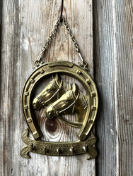 Metallinen hevosaiheinen pieni naulakko, koukusto