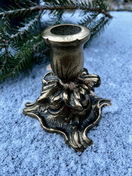 Vanha, kaunis, yksittäinen kynttilänjalka messinkiä 