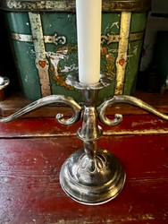 Vanha, kolmihaarainen kynttilänjalka, kynttelikkö alpakkaa