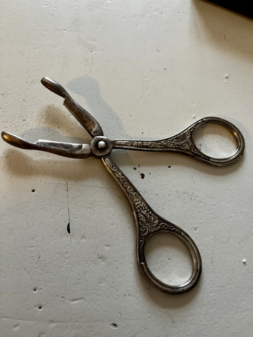 Vanhat viinirypälesakset, toimivat hyvin sokeripihtei