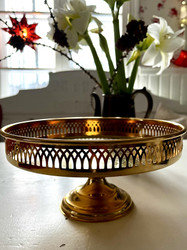 Scandic Gold, kultapinnoitettu jalallinen tarjoilulautanen 