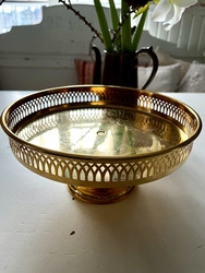 Scandic Gold, kultapinnoitettu jalallinen tarjoilulautanen 