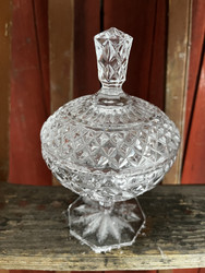 Bonboniere, kannellinen karamellimalja kristallia