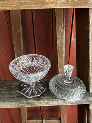 Bonboniere, kannellinen karamellimalja kristallia