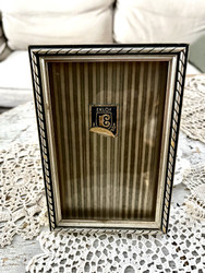 Vanha valokuvakehys, kaksi erilaista