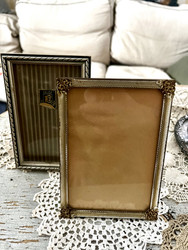 Vanha valokuvakehys, kaksi erilaista