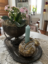 Antiikkimessingin värinen suloinen pupu-kynttilänjalka