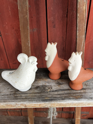 Hyväkuntoiset kukkopillit, kaksi erilaista