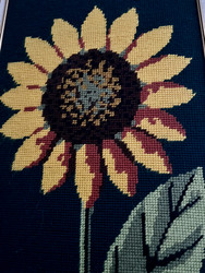 Kehystetty auringonkukka kanavatyö , auringonkukka taulu