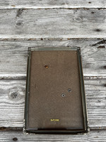 Vanha, metallinen valokuvakehys