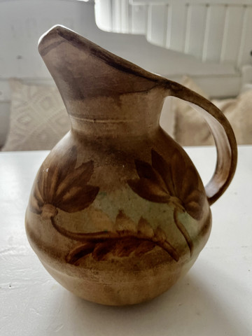 Kupittaan Savi koristekaadin, vanha keramiikkakannu