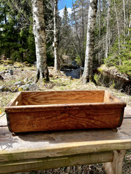 Vanha, suuri, pyöreäpohjainen kaukalo