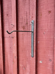 Metallinen , yksinkertainen amppelikoukku, lyhtypidike