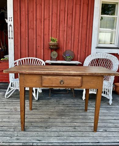 Rouhea laatikkopöytä 1800-luvulta, pöytä talonpoikaisantiikkia 