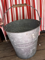 Puukahvainen sinkkiämpäri, 10 ltr, pitää vettä