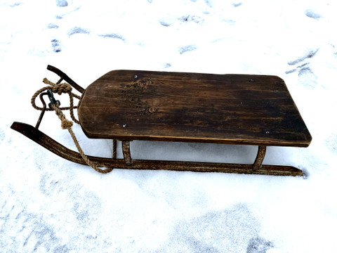 Vanha, patinoitunut mahakelkka, vanha kelkka