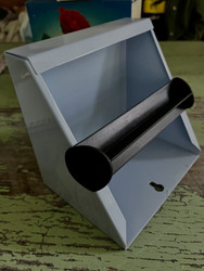 Metallinen, käyttämätön, kotimainen WC-paperiteline, kaksi väriä
