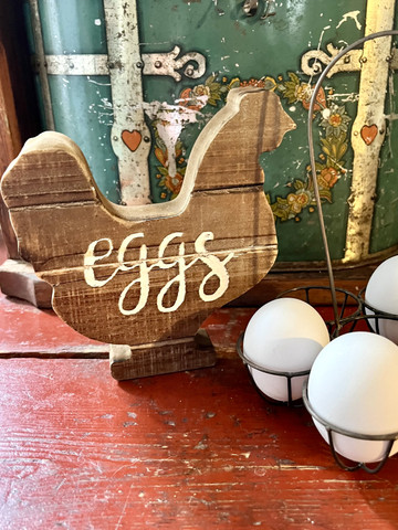 Puinen kana, tekstillä eggs