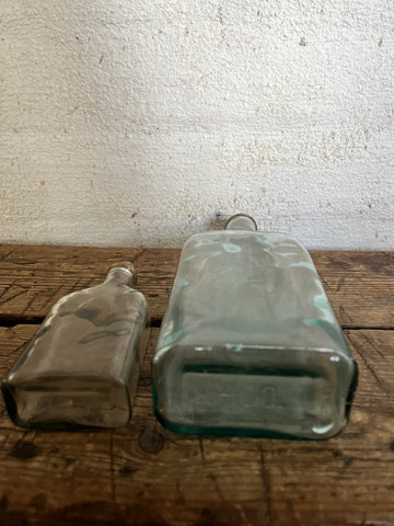 Vanha apteekkipullo, vanhat pullot, erilaisia 