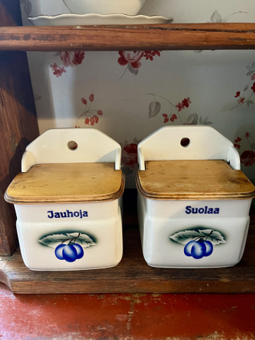 Arabia, Luumu suolasalkkari, jauhosalkkari, seinäpurkki